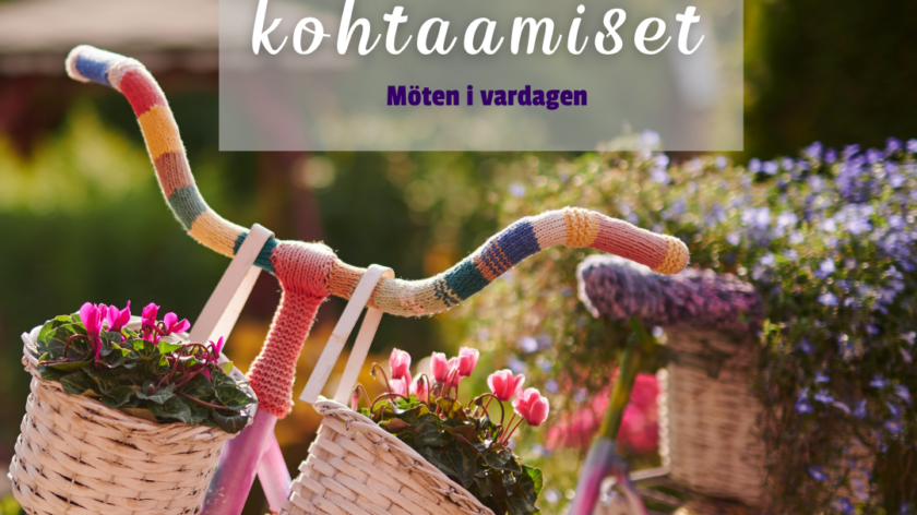 kuvassa koristeltu polkupyörä ja vanhusten viikon mainos