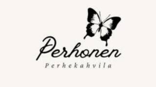 Perhekahvila Perhosen logo. Vaalealla taustalla musta perhonen. Kuvassa teksti Perhonen perhekahvila.